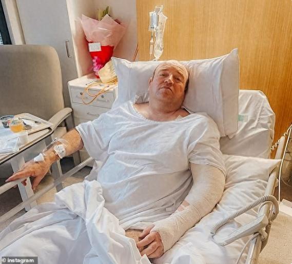 【夺枪后为何不开火？澳洲海滩英雄未击倒地枪手，警官：人性与不会操作双重原因】澳大