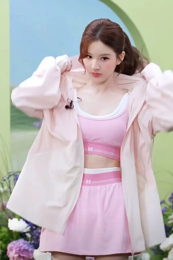 赵露思今天直播10w+在线观看 