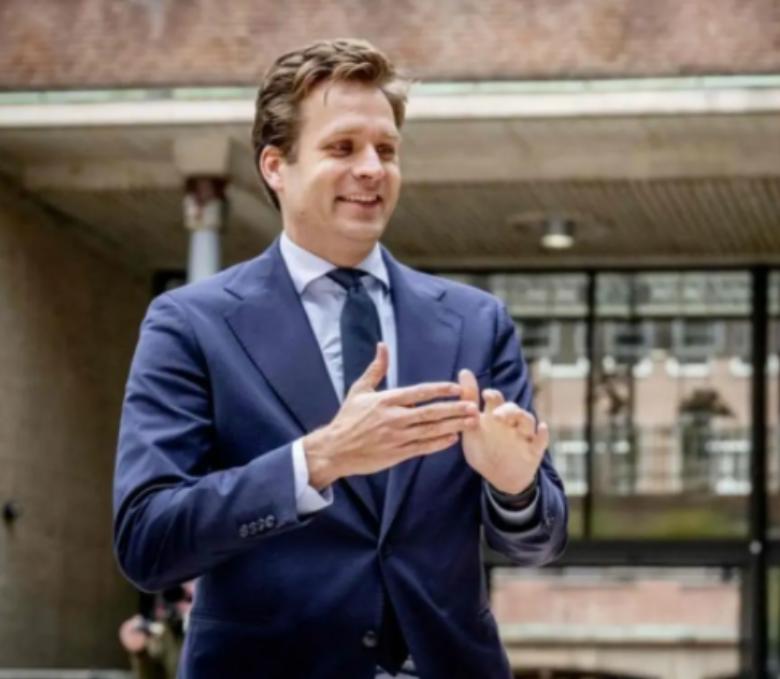 中方或向荷兰索赔80亿美元，安世总部开始暗渡陈仓，这一招彻底激怒北京！
 
20