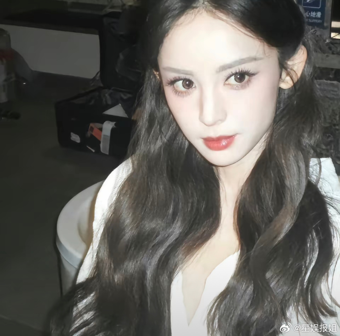 这个娜扎…太美了 特别是p2第一次看到给我的视觉冲击力不是一般的 ​​​