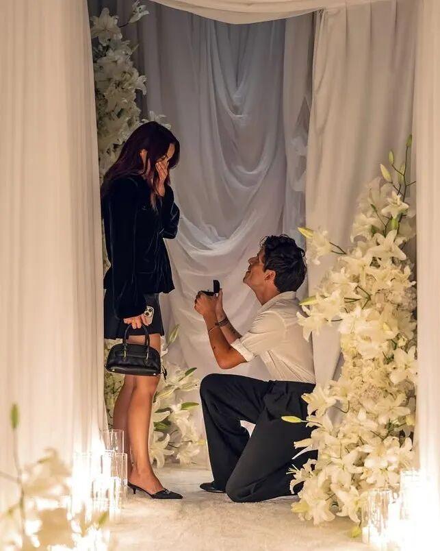 “卡妹·萌德”卡米拉·门德斯（Camila Mendes）近日被求婚，答应了与鲁