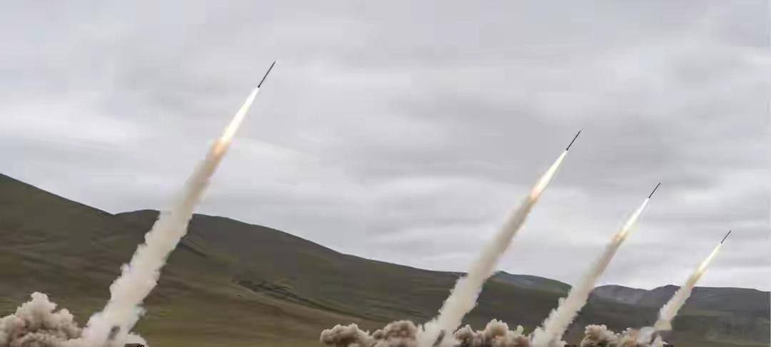 16弹实射模拟饱和打击！新型双波段雷达测试成功近日，据《南华早报》报道，中国解放