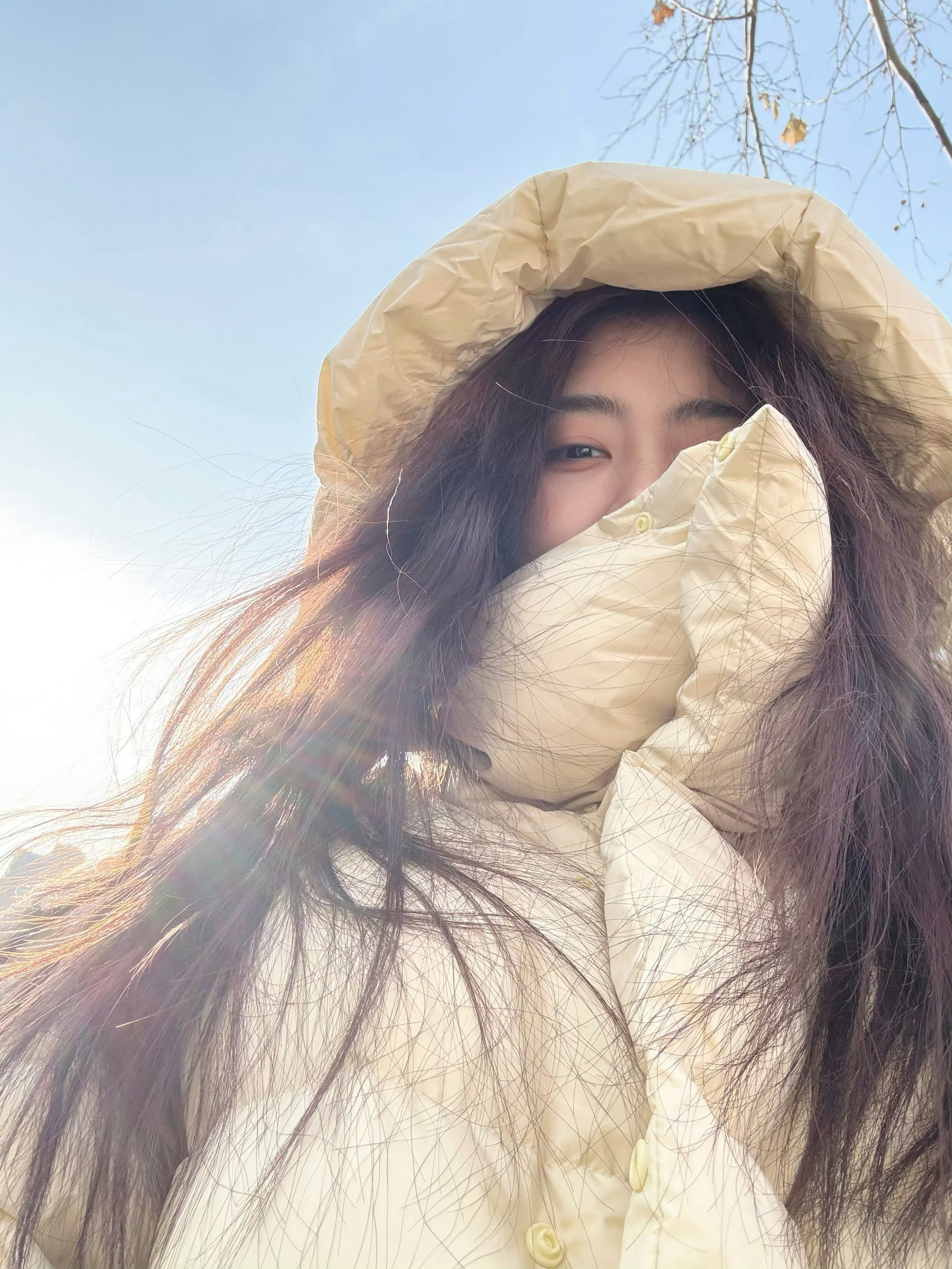 谭松韵鹅黄始迎春美 