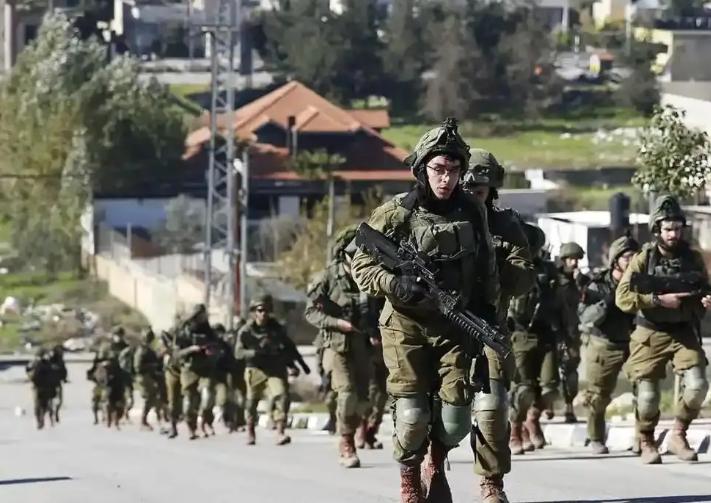 美国本以为高压之下伊朗会妥协，结果革命卫队直接放话，手里还藏着不少压箱底的新式装