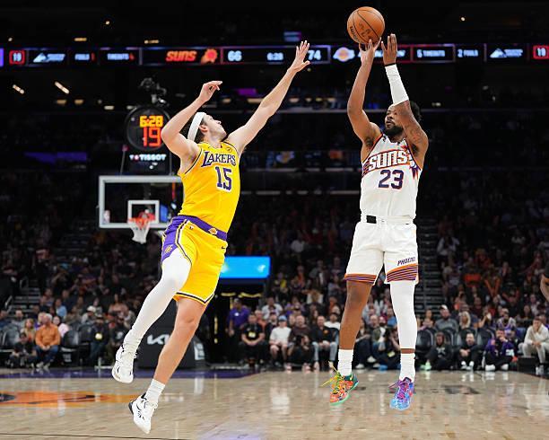 今天代表太阳首发出战的前湖人后卫古德温20中10，三分7中3，砍下24分4篮板6