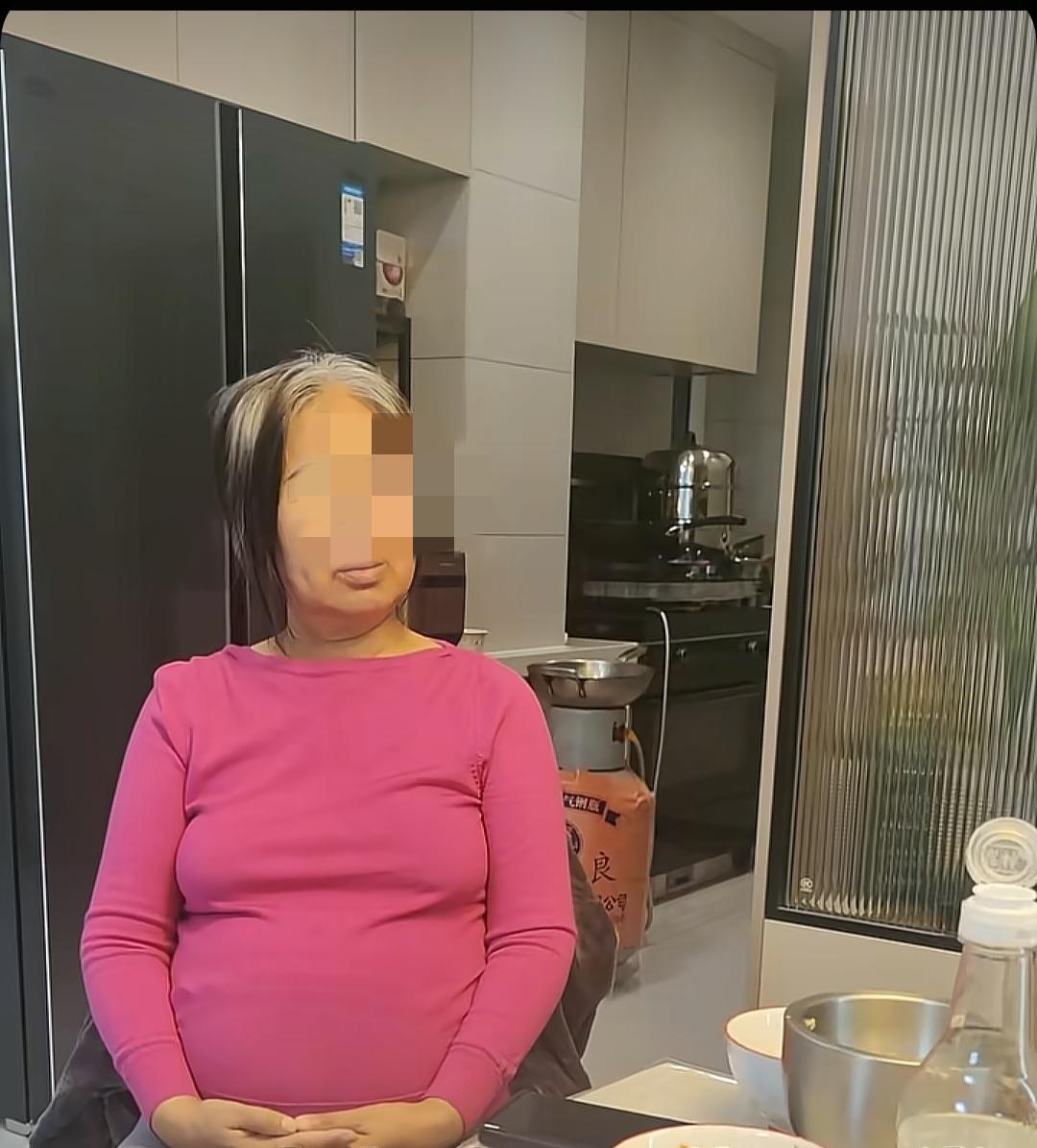 62岁失独妈妈怀二胎！
喊着“儿子回来了”，
吉林这位62岁的张某某，今年正月痛