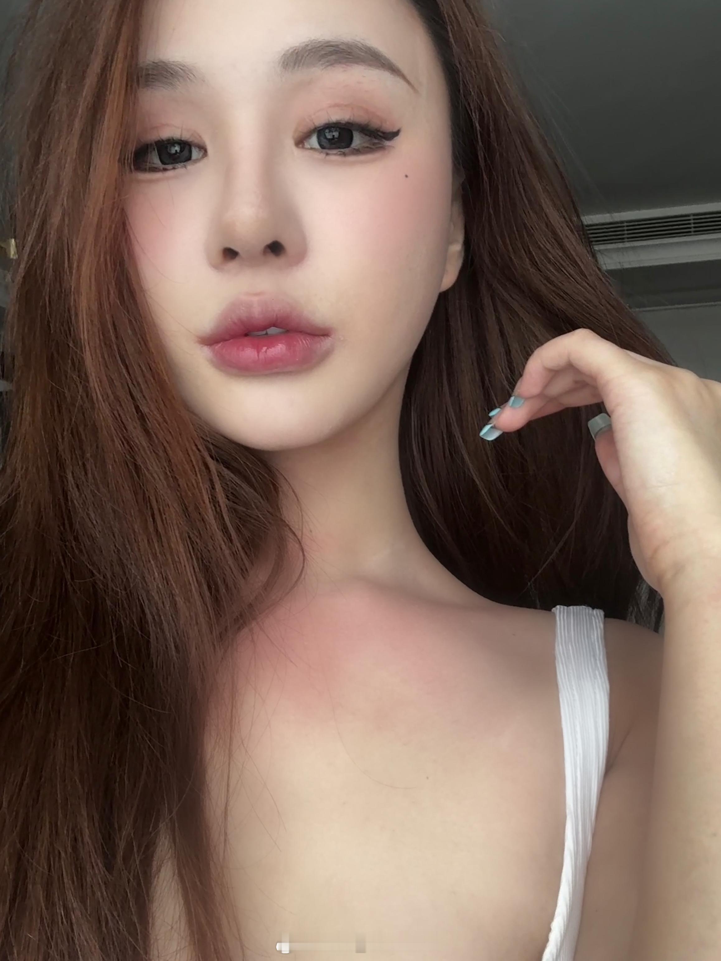 终于解了  我要把半个月没发的 [微笑]通通发了刚睡醒 空腹干了一杯美式 准备待