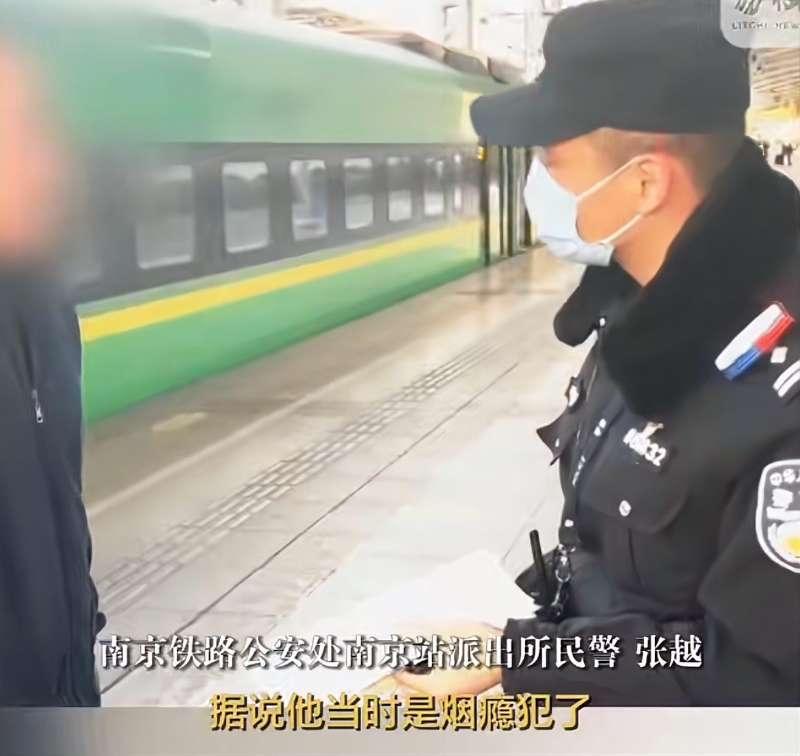 高铁卫生间偷吸一口烟，整趟列车被迫晚点！代价有多大？

近日，一名男子在乘坐高铁