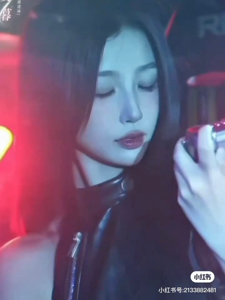 天呐你们看这张 其实这个虞书欣完全适合鬼塑…. 