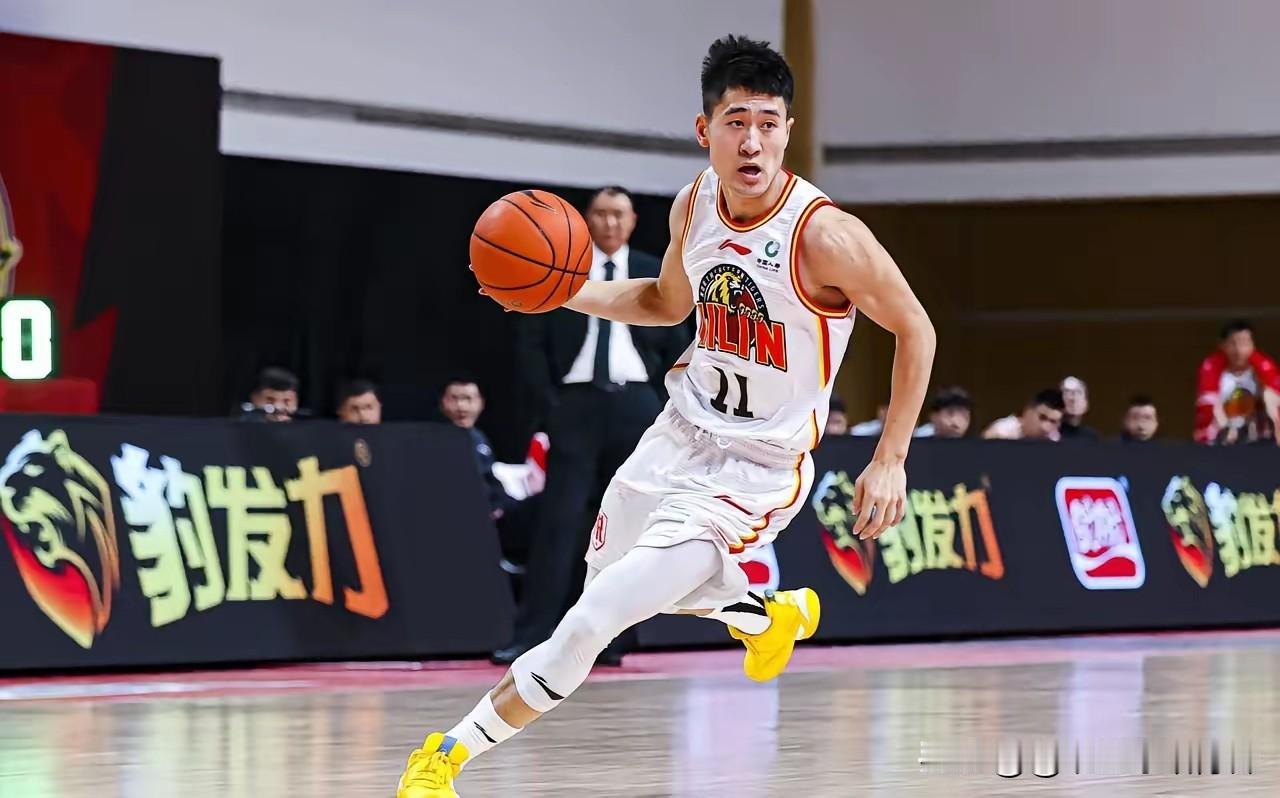 CBA2026-2027赛季前三轮，表现最出色的前五名国产球员:

1.姜伟泽(