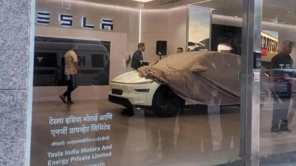 特斯拉正式进入印度市场昨天，在孟买开设了首家体验中心，销售 Model Y 车型