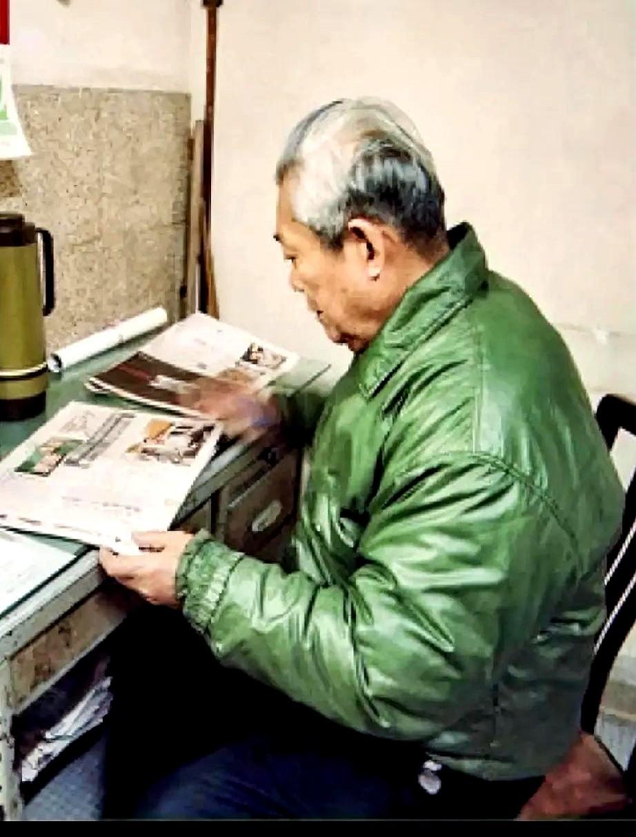 门卫对局长大吼：你敢辞退我！
那时候看大门的可不像现在有排班表，两间小房子就是全