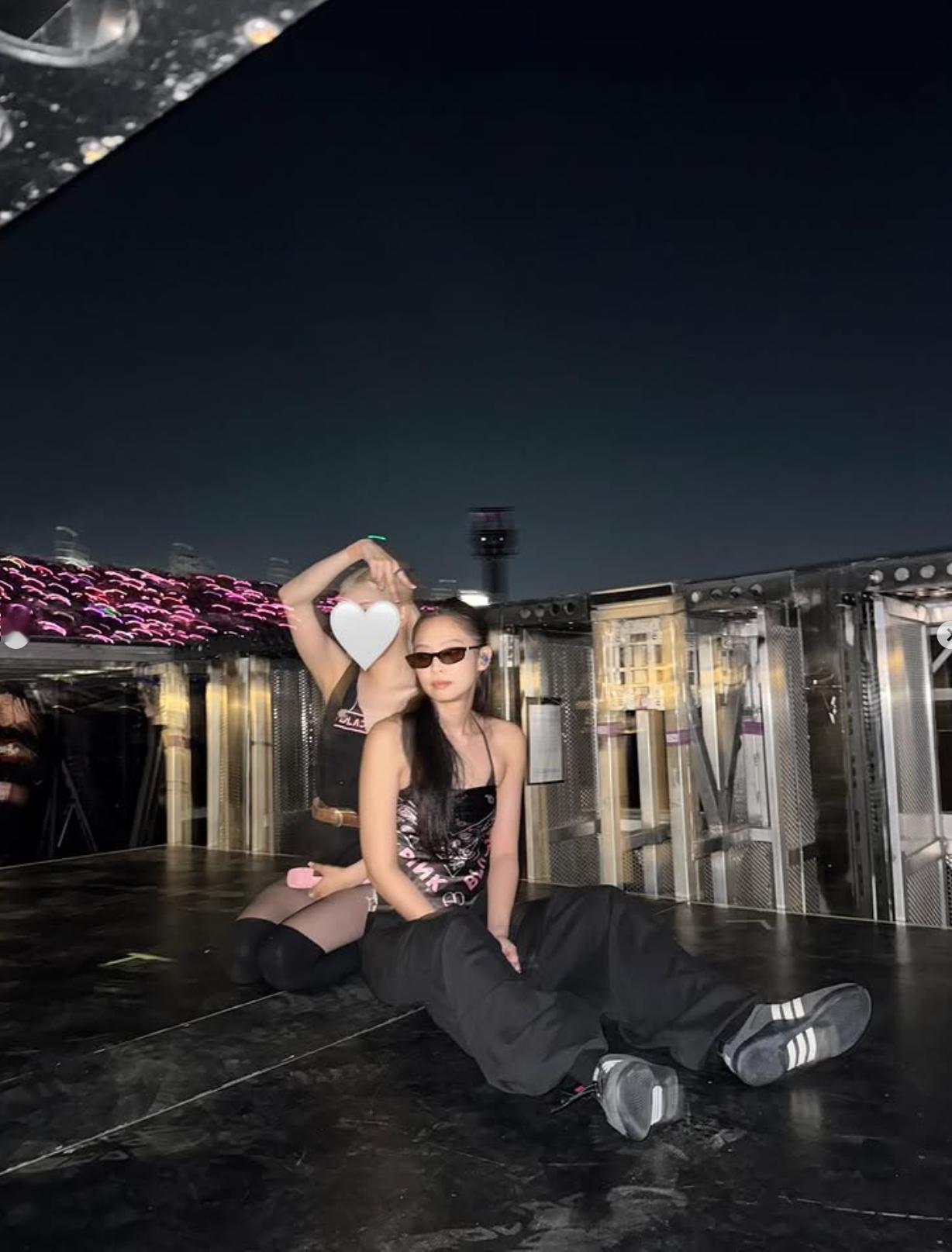 笑死了，老马户的脸不自己P一下，果然队友是不能发的，还得遮住~ ​​​