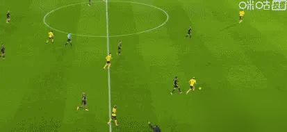 B费在进球之后不会感谢为他传球的库尼亚，因为他差点被这粒传到身后的球出了大丑！