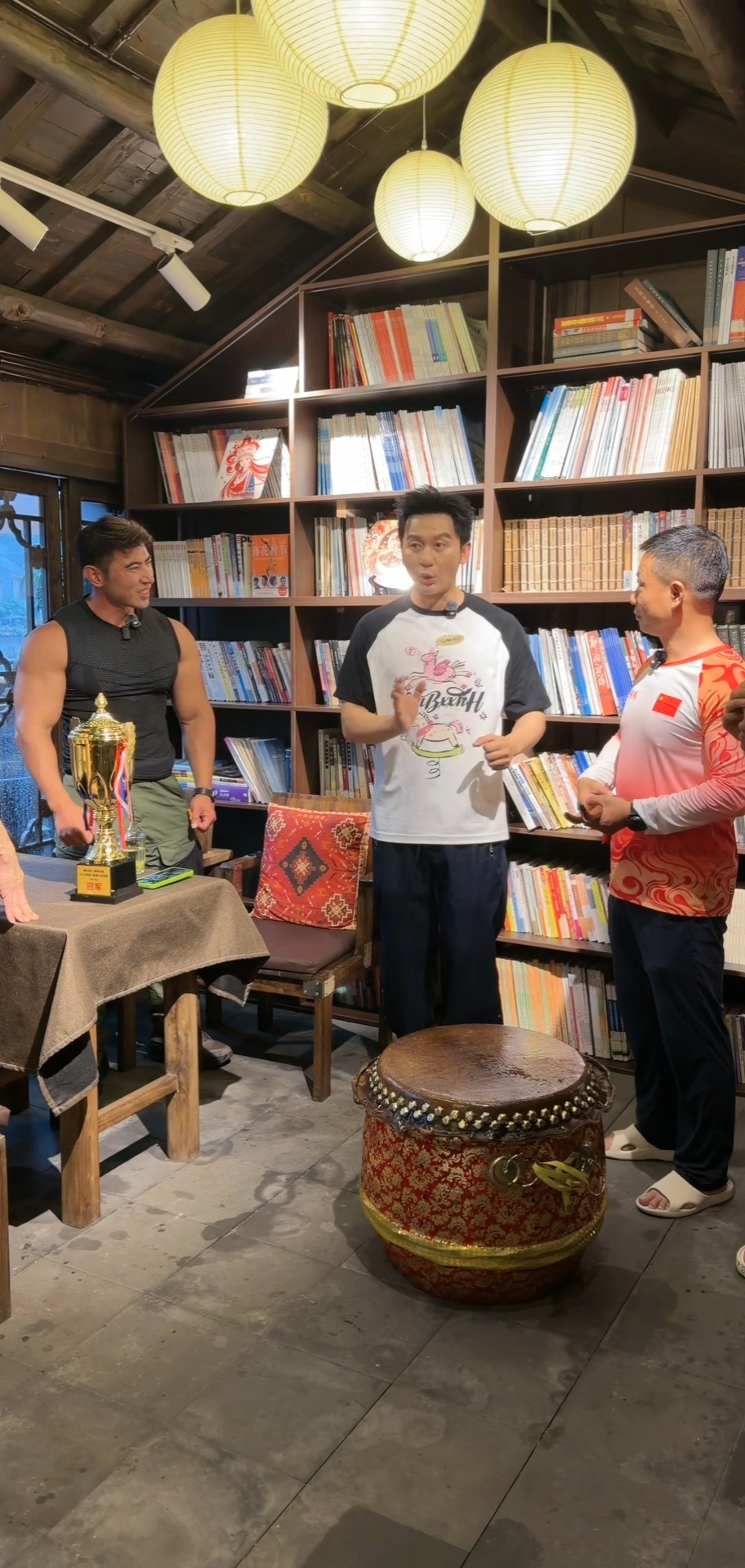 李晨聊跑男龙舟赛经历李晨现身湖南湘西凤凰古城太懂李晨说的无力感！拼尽全力划桨毫无