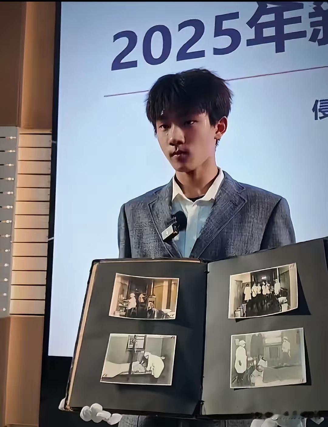 15岁少年冒高烧站16小时护铁证，

   这才是年轻人该追的“顶流”！
 
 