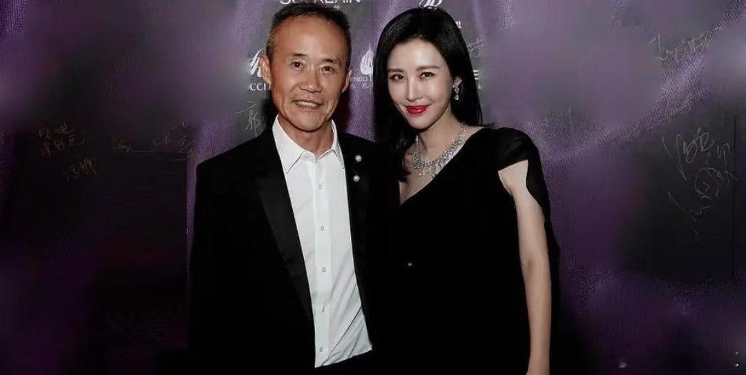 田朴珺 王石两人2025年9月同场活动隔座无交流，同时还进行社交切割，田朴珺删光