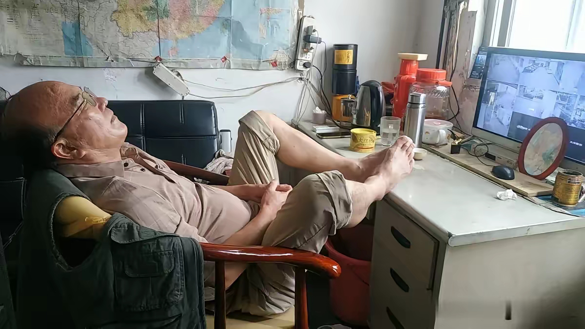 克莱儿·麦克福尔：你之所以相信一个人说的话，是因为他说了你想听的话。 ​​​