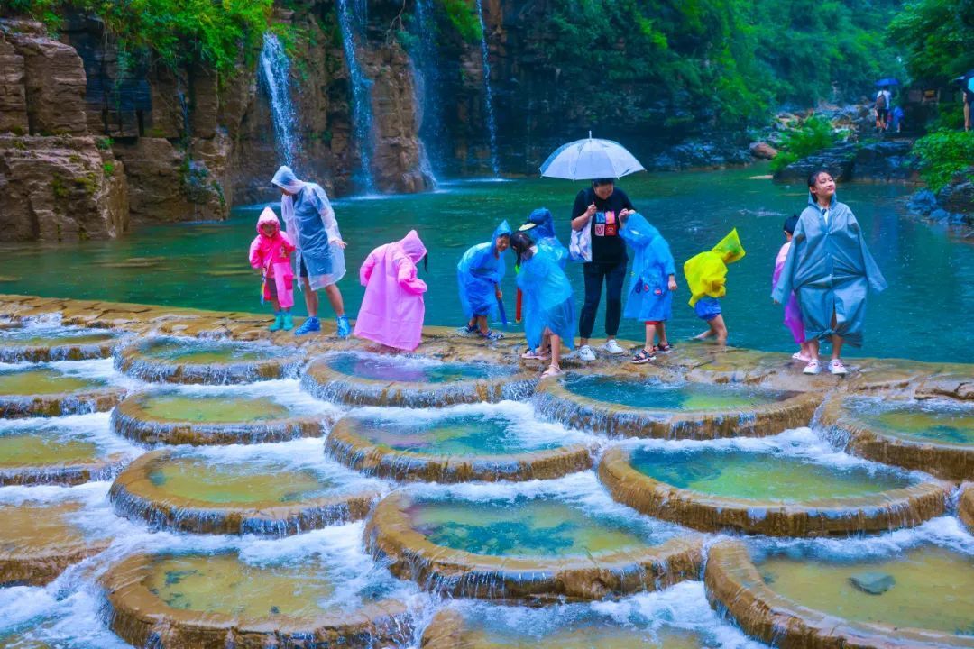 看飞瀑流泉，游丹崖峡谷，攀云台之巅，春意藏夏初长，云台山美景惹人醉，错峰出游正当
