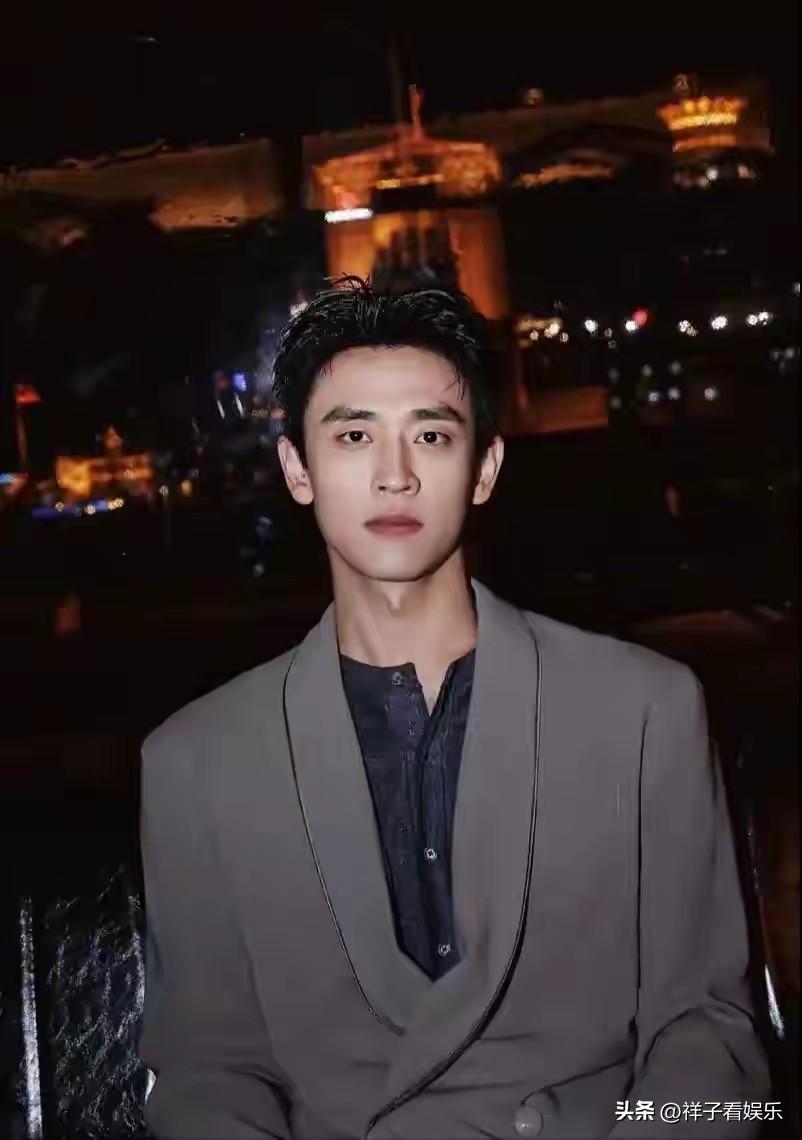 2026年开年，演员王天辰以“双剧同播”的罕见姿态霸屏央视八套，成为春节档最受瞩