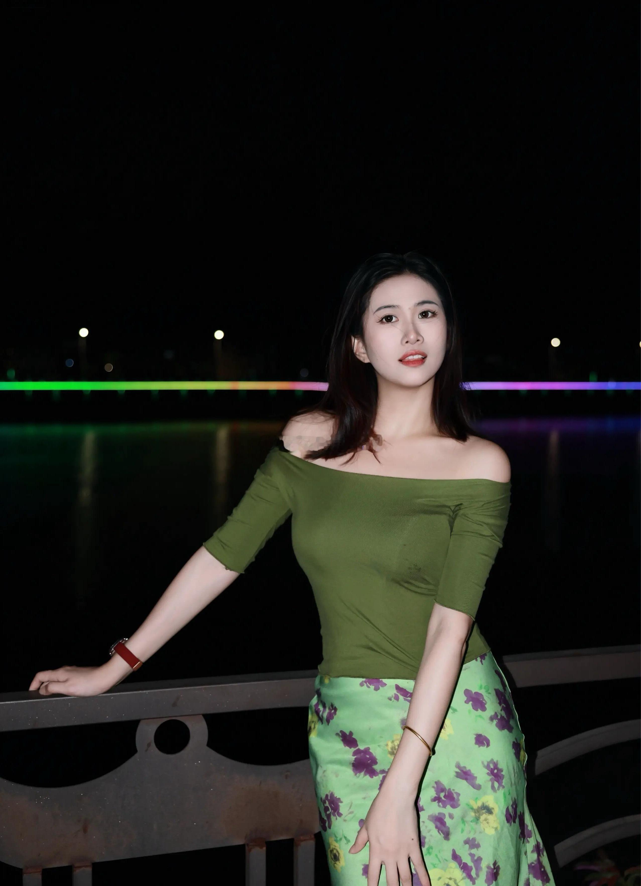 今天的行情确实不忍直视。前两天做短线尚且可以侥幸脱身，而今天近乎全线受挫，无一幸
