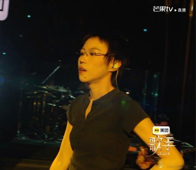 歌手直播有窦靖童这个舞台真的什么都够了窦靖童誓言电影高级感看完这场表演真的知足了