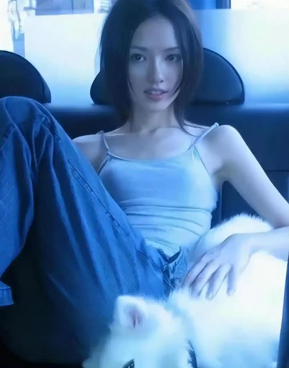 真不知道现在女孩的脑袋里是怎么想的？
我同学的弟弟身高一米八三，长相尚可，在一家