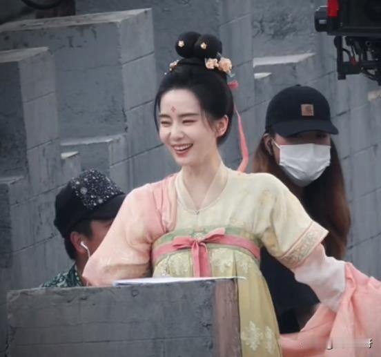 好家伙！《掌心》路透又火上热搜了，刘诗诗这姐儿咋就那么嫩呢？就是那种十几岁小姑娘