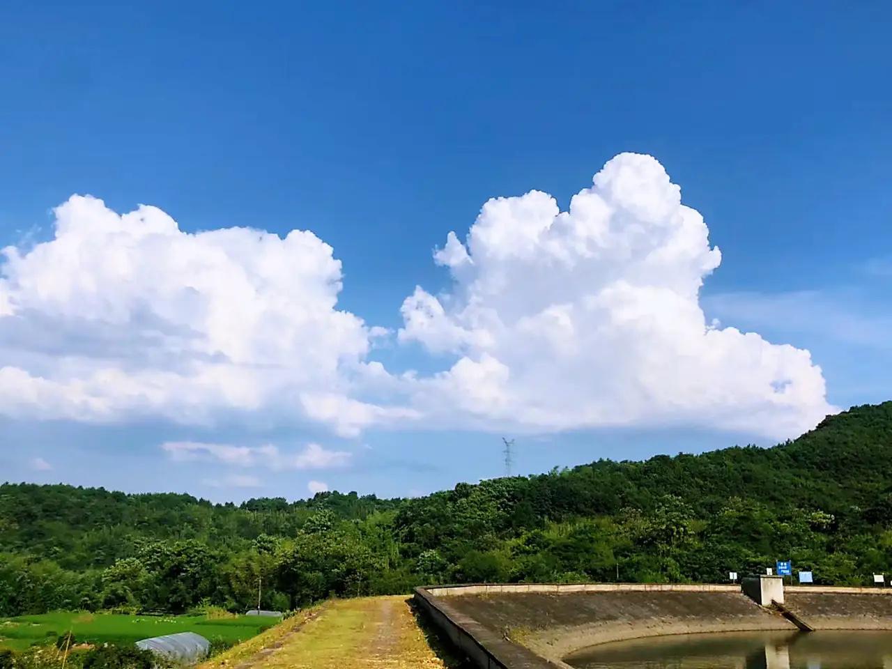 中医讲，睡觉相当于身体重启，睡个安稳觉，实属难得的福气。

就像电脑久用卡顿需要
