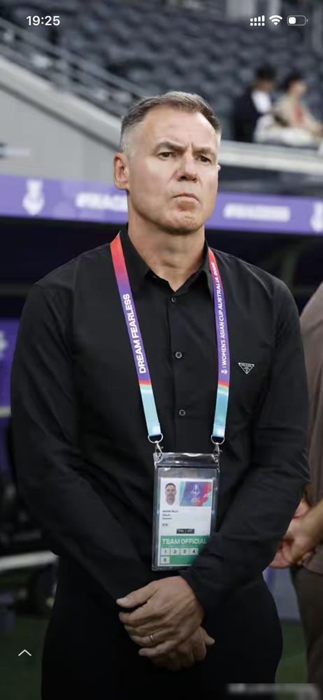 你敢信？女足输澳止步四强，米利西奇赛后4小时飞克罗地亚，400万违约金全放弃！