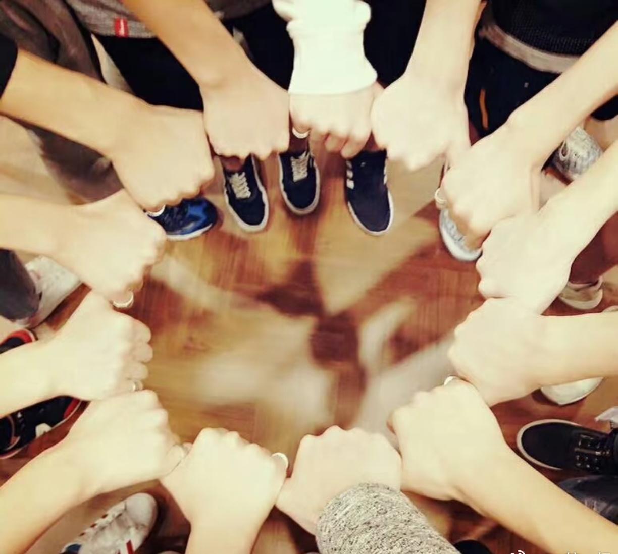 SEVENTEEN[超话] 

“你我都明白，我们之间有比语言更重要的羁绊”——