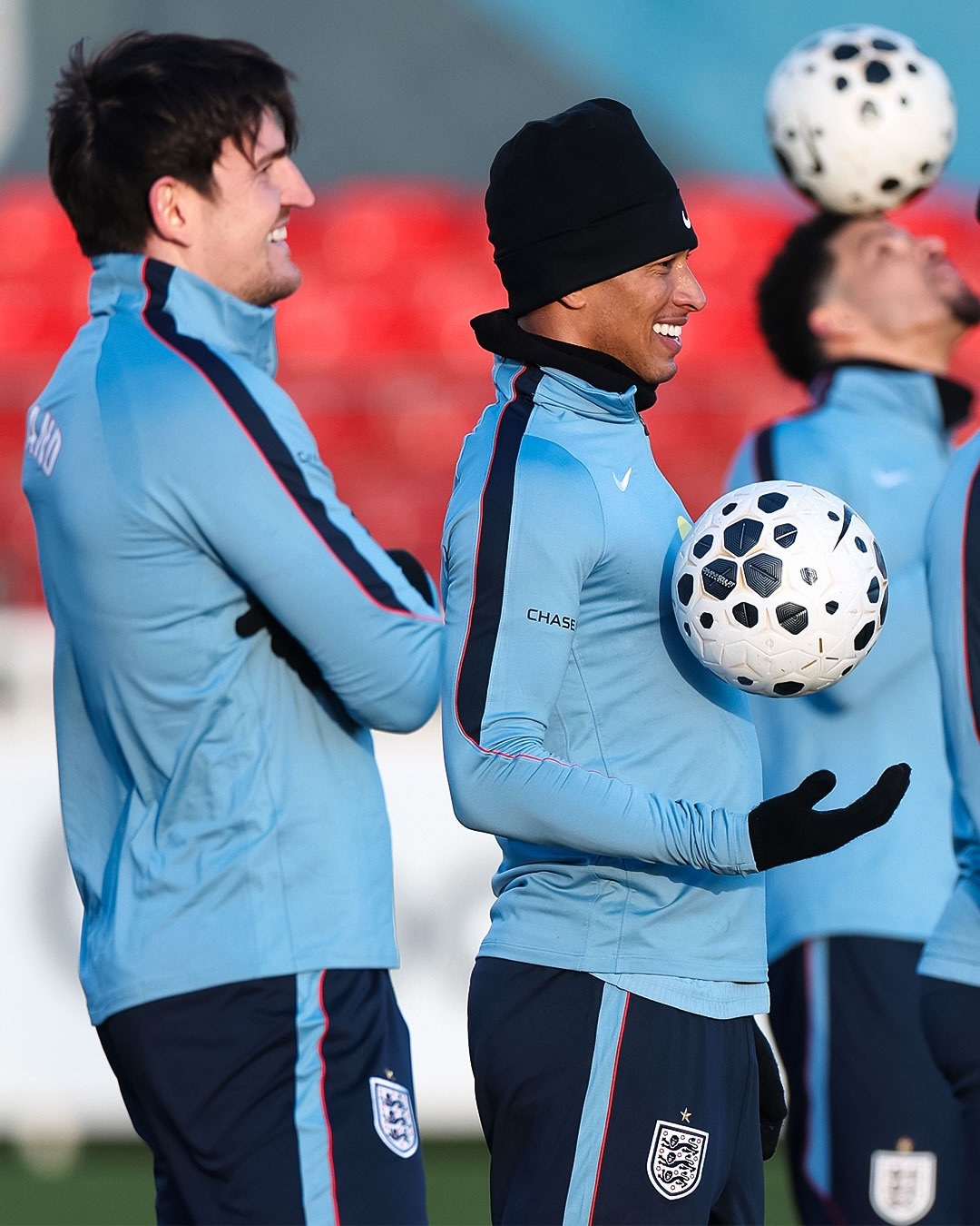 更新快拍给飞镖小哥比心，昨天的训练图，给亨豆比心，艾特马奎尔“他回来了😆”，和