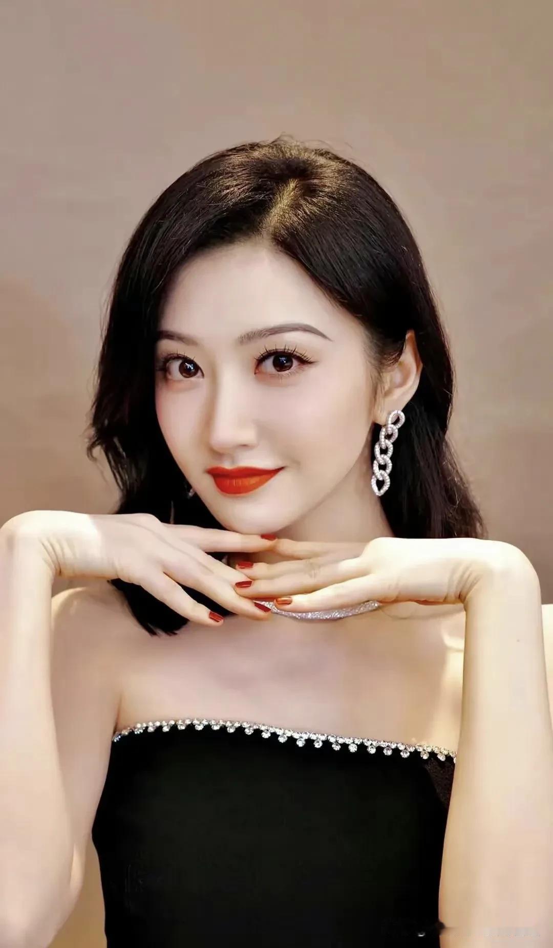景甜美图分享女神美图安利 美女明星照分享 女神美图推荐 美女欣赏。 分享绝色美女