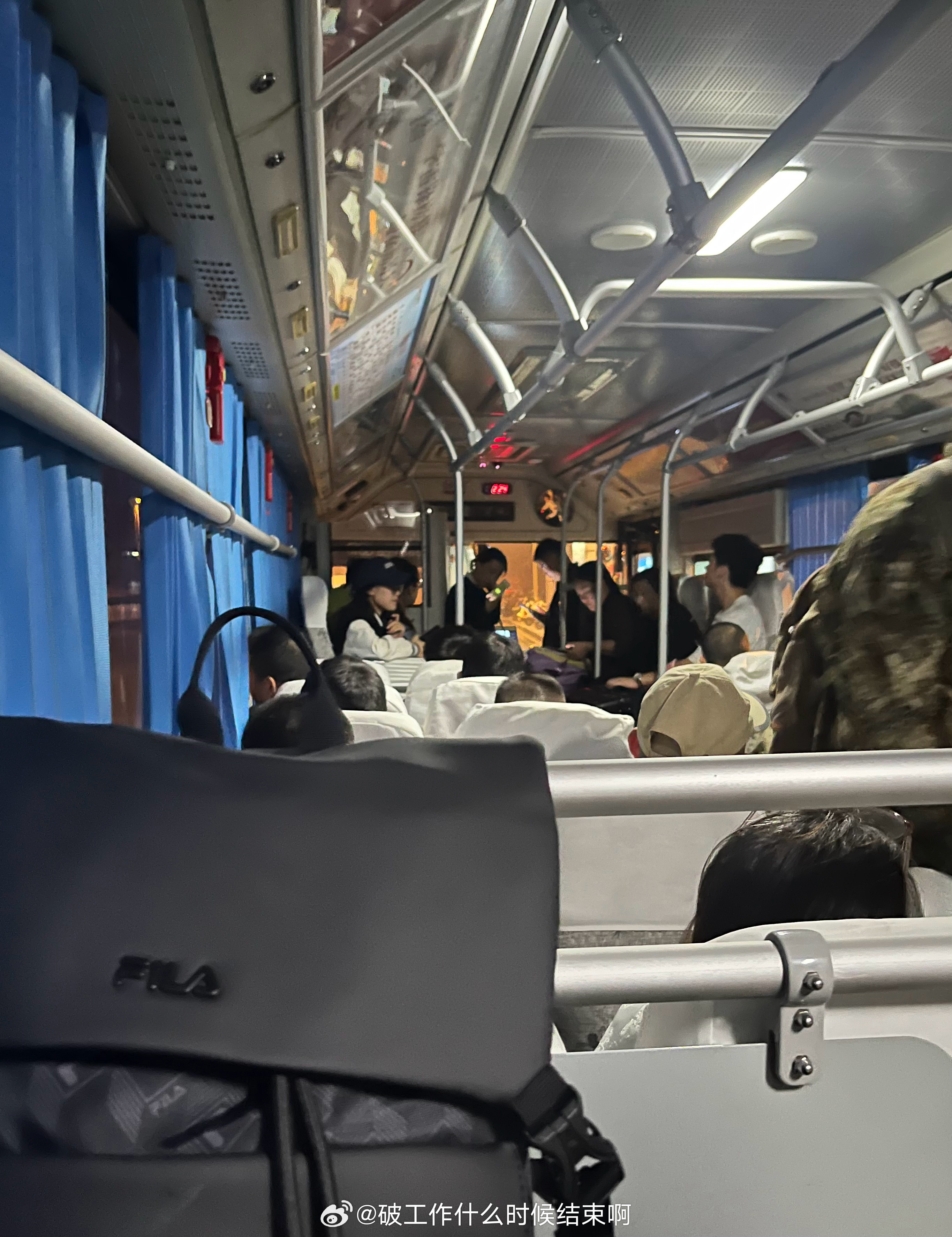 [淡淡的]凌晨02：30的公交车🚌  ​​​