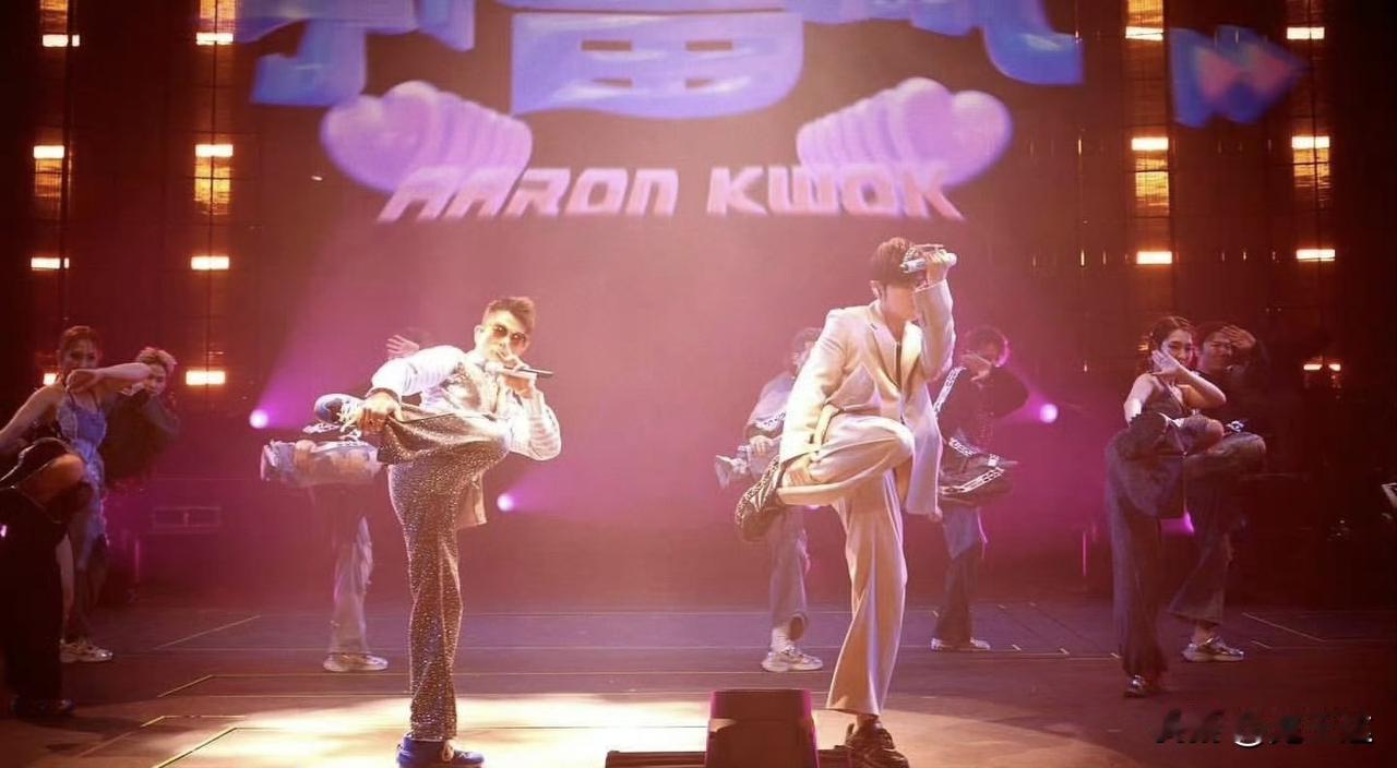 你们有没有发觉，郭富城有个“习惯”，
大概永远都改不掉了，
那就是痴迷跳舞。
 