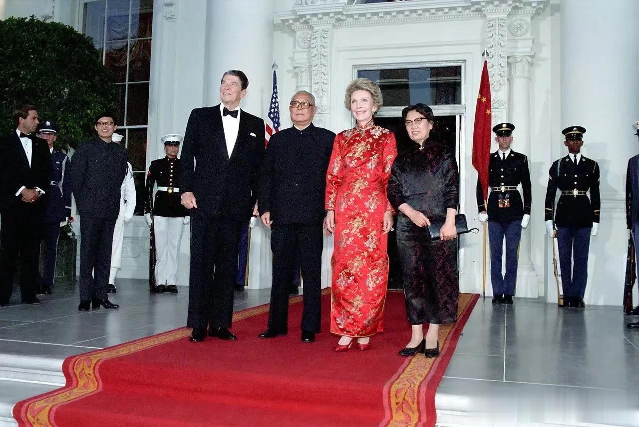 1985年7月23日，正在美国进行正式访问的国家主席李先念同志与夫人林佳楣女士在