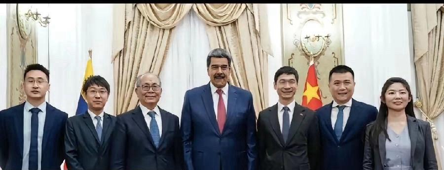 美军还是给我们面子的，马杜罗前一天还在见外宾，美军早已全天候掌握马杜罗的行踪，肯