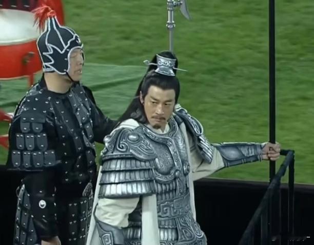 何润东气质还是那个气质，但是吧我怀疑他眼睛是不是熬夜打游戏了哈哈哈哈 