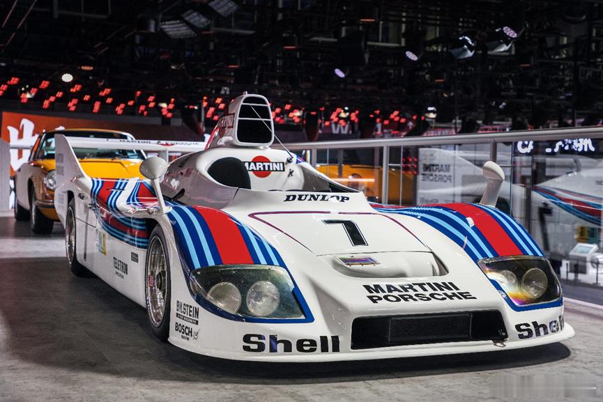 真的很可笑，昨天还有谣言说保时捷没有参加车展。其实，我想说的是，不管保时捷本捷展