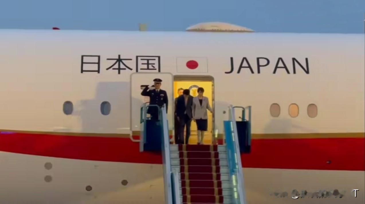 日本首相高市早苗访问越南获得越方红地毯的高规定接待！高市这难道是要抢越方与东大铁