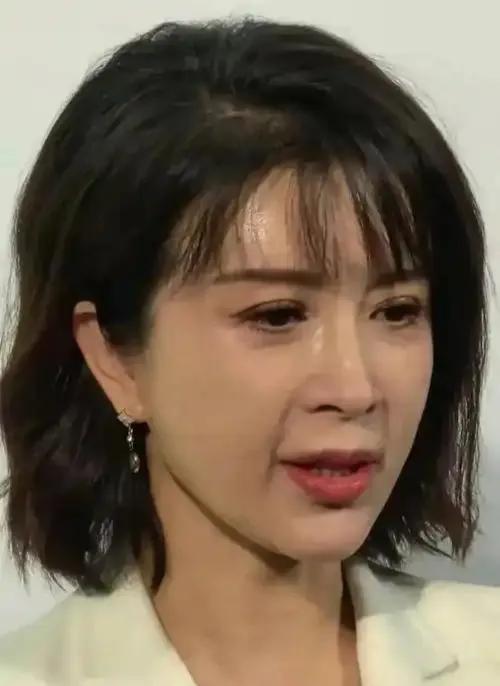 近日，金巧巧回应“不适合演农村人”争议。她称被营销号断章取义，本意是剖析自己演技