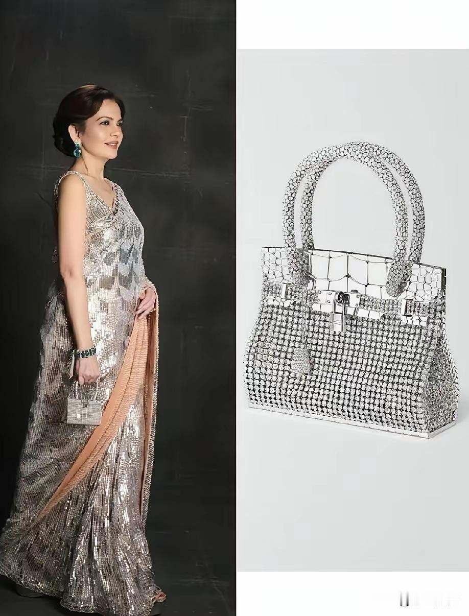 妮塔手里这个包包，价值1365w！

上面镶嵌了来自南非的钻石。外人一看就知道她