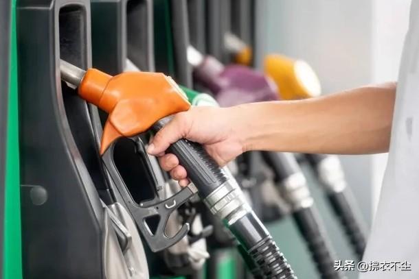 伊美开战，我们好象被波及！浑不似俄乌开战，我们站着看！

昨天回家路过加油站，站