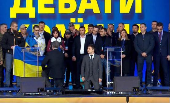 乌克兰今天的结局是乌克兰人自己的选择。
 
如今打开关于乌克兰的新闻，画面里总少