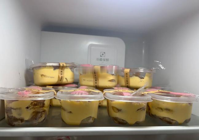 拥有一位多才多艺的爱人是什么体验！！！满满的幸福，刚打算给团队的小伙伴们点个甜点