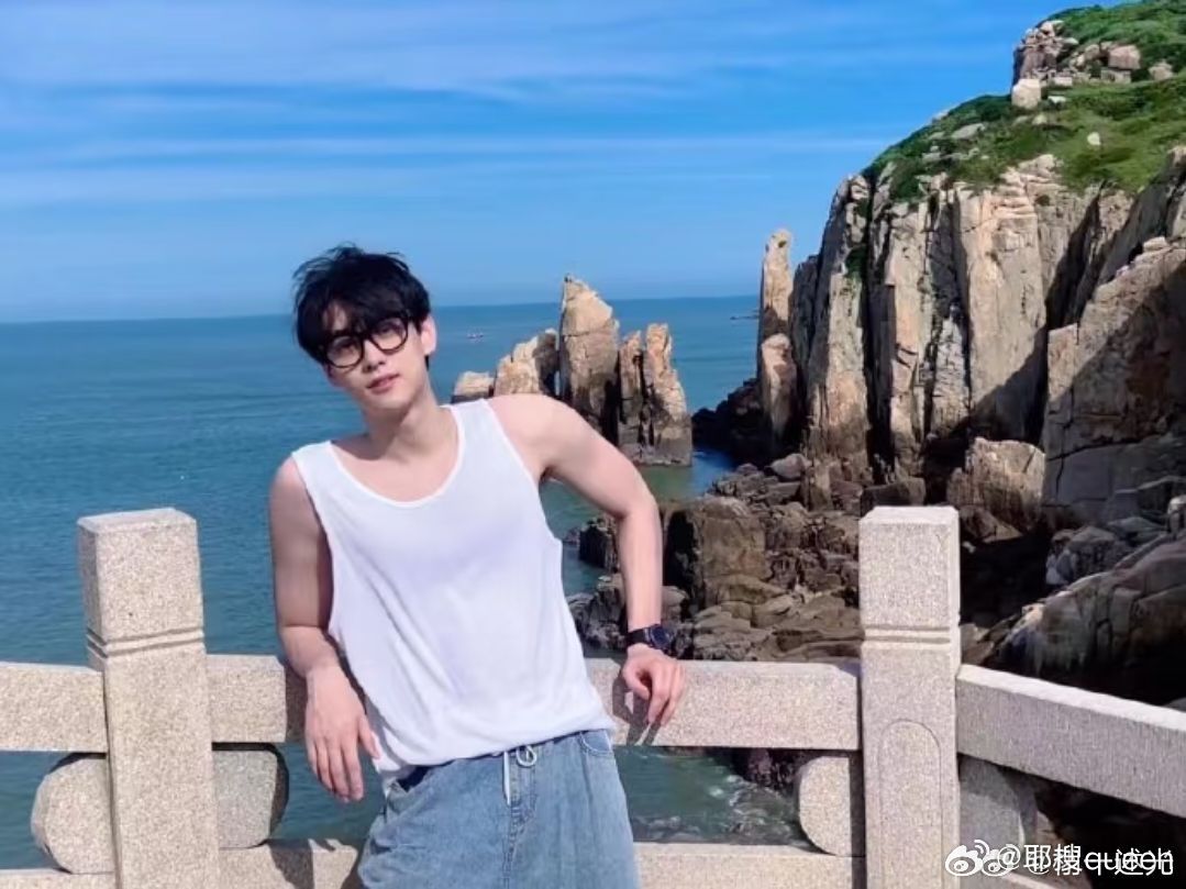 一组青春男大的田栩宁！好清新好爱！老头背心请焊在栩宁身上！ ​​​