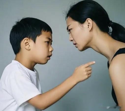 天呐，现在的孩子怎么叛逆期来的那么早啊？才小学四五年级，就开始学会跟父母对着干了