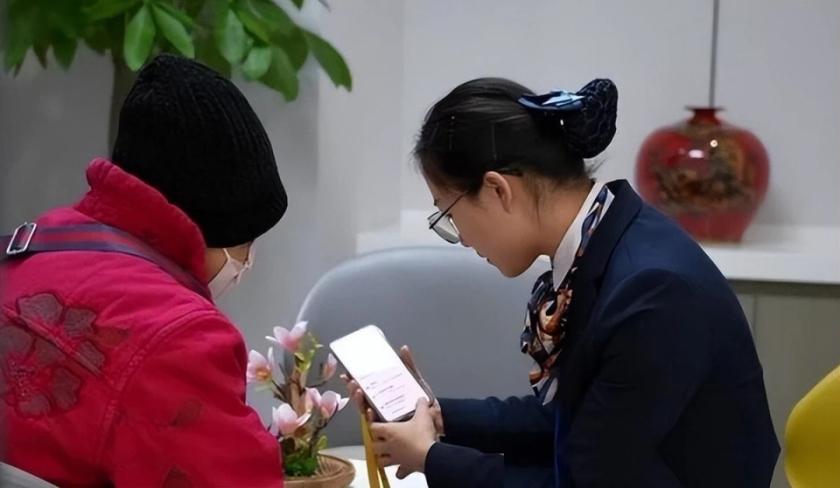 保险为啥卖不动了？

不是人不需要保障，是当年那张“嘴”，把信任吃光了。

以前