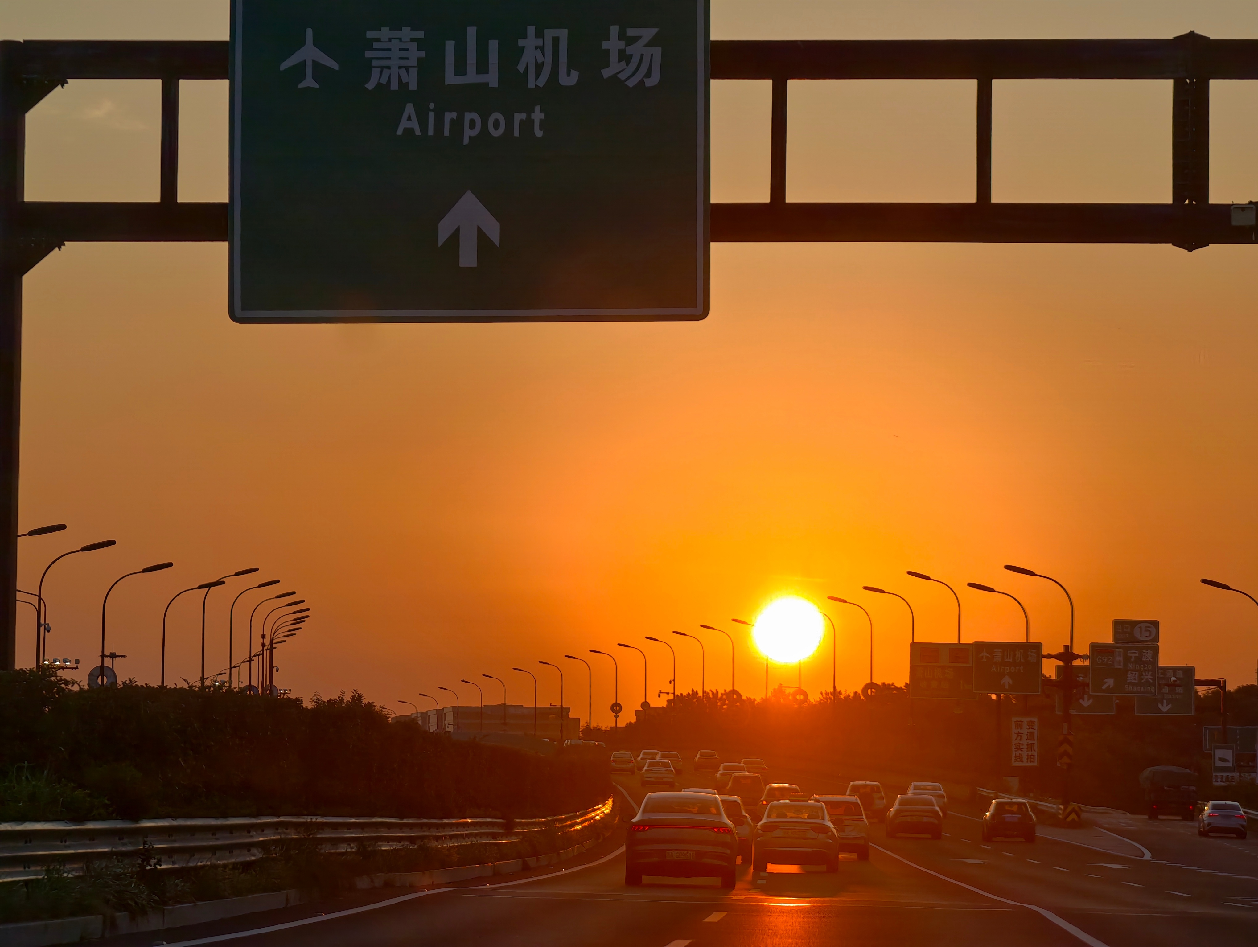 早啊宝们，这个点起床的不多吧[捂嘴哭]感受一下5点多的杭州[并不简单] ​​​