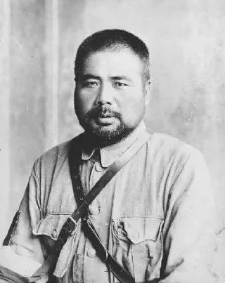 军阀刘湘死后，遗孀请刘湘部下到家吃饭，痛斥丈夫是蒋介石毒死的

刘湘这个四川的大
